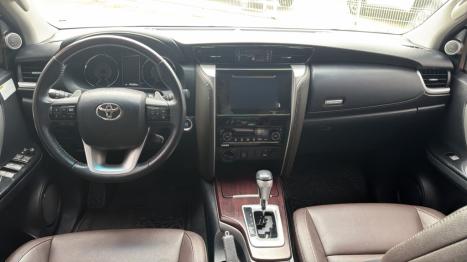 TOYOTA Hilux SW4 2.8 16V 4P SRX 4X4 7 LUGARES TURBO DIESEL AUTOMÁTICO, Foto 11