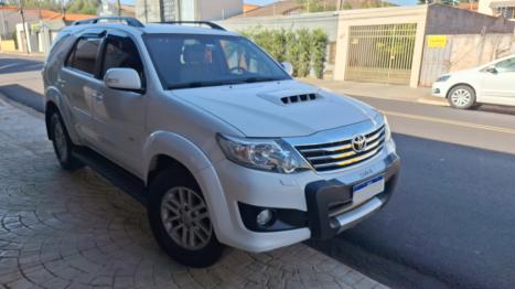 TOYOTA Hilux SW4 3.0 16V 4P SRV 4X4 7 LUGARES TURBO DIESEL AUTOMTICO, Foto 2