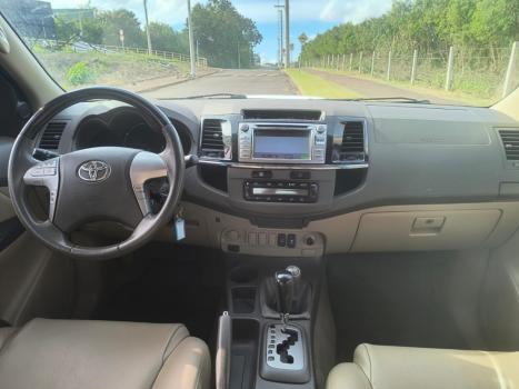 TOYOTA Hilux SW4 3.0 V6 12V 4P 4X4 AUTOM�TICO, Foto 3