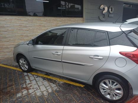 TOYOTA Yaris Hatch 1.3 16V 4P FLEX XL PLUS TECH MULTIDRIVE AUTOM�TICO CVT, Foto 2