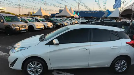 TOYOTA Yaris Hatch 1.3 16V 4P FLEX XL, Foto 2