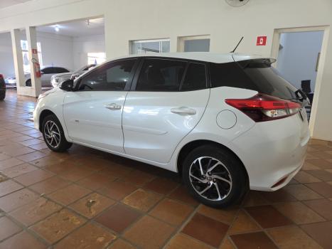 TOYOTA Yaris Hatch 1.5 16V 4P FLEX XLS MULTIDRIVE AUTOMÁTICO CVT, Foto 5