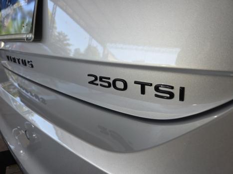 VOLKSWAGEN Virtus 1.4 4P 250 TSI EXCLUSIVE AUTOM�TICO, Foto 17