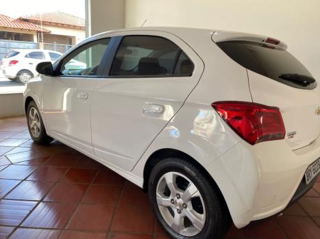 CHEVROLET Onix Hatch 1.4 4P FLEX LT, Foto 3