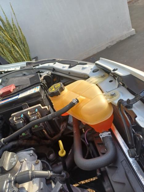 CHEVROLET Onix Hatch 1.4 4P FLEX LT, Foto 3