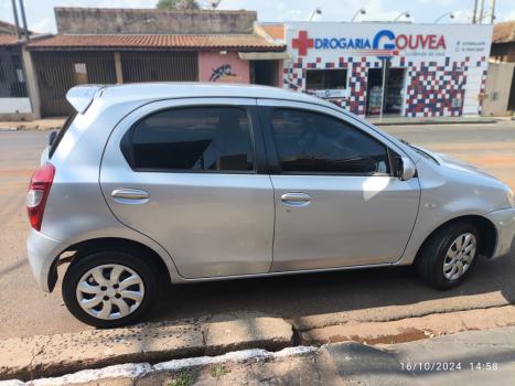 TOYOTA Etios Hatch 1.3 16V 4P FLEX XS, Foto 6