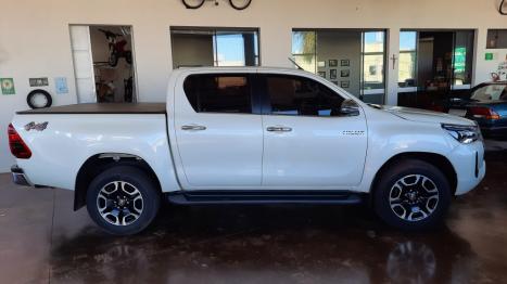 TOYOTA Hilux Caminhonete 2.8 16V SRX 4X4 TURBO DIESEL CABINE DUPLA AUTOMTICO, Foto 2