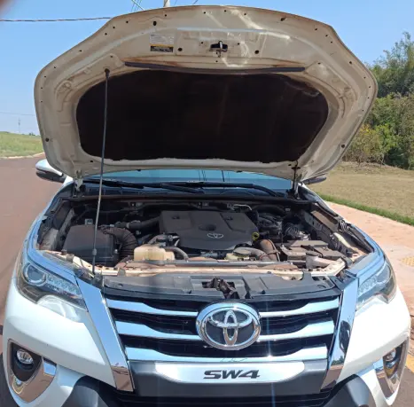 TOYOTA Hilux SW4 2.8 16V 4P SRX 4X4 7 LUGARES TURBO DIESEL AUTOMTICO, Foto 7