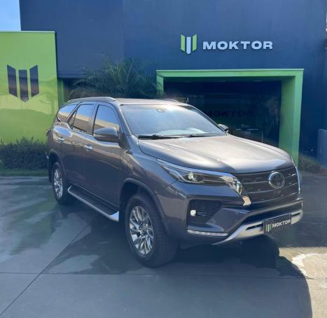 TOYOTA Hilux SW4 2.8 16V 4P SRX 4X4 7 LUGARES TURBO DIESEL AUTOMTICO, Foto 2