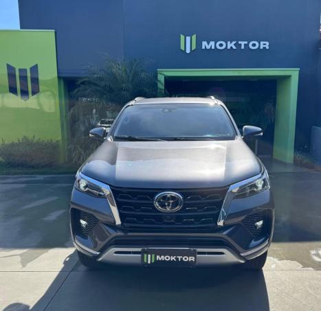 TOYOTA Hilux SW4 2.8 16V 4P SRX 4X4 7 LUGARES TURBO DIESEL AUTOMTICO, Foto 3