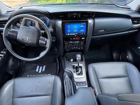 TOYOTA Hilux SW4 2.8 16V 4P SRX 4X4 7 LUGARES TURBO DIESEL AUTOMTICO, Foto 8