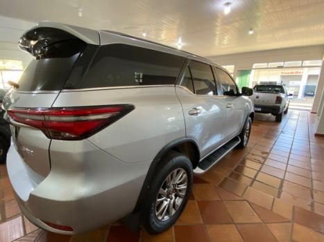 TOYOTA Hilux SW4 2.8 16V 4P SRX 4X4 7 LUGARES TURBO DIESEL AUTOMTICO, Foto 5