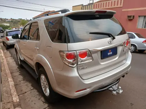 TOYOTA Hilux SW4 3.0 16V 4P SRV 4X4 7 LUGARES TURBO DIESEL AUTOMTICO, Foto 2