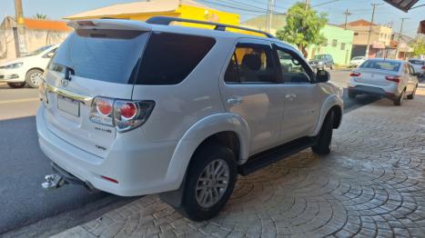 TOYOTA Hilux SW4 3.0 16V 4P SRV 4X4 7 LUGARES TURBO DIESEL AUTOMTICO, Foto 3