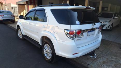 TOYOTA Hilux SW4 3.0 16V 4P SRV 4X4 7 LUGARES TURBO DIESEL AUTOMTICO, Foto 4