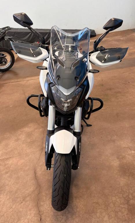BAJAJ Dominar 400 - Foto