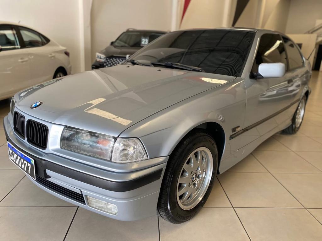 BMW 318I - Foto