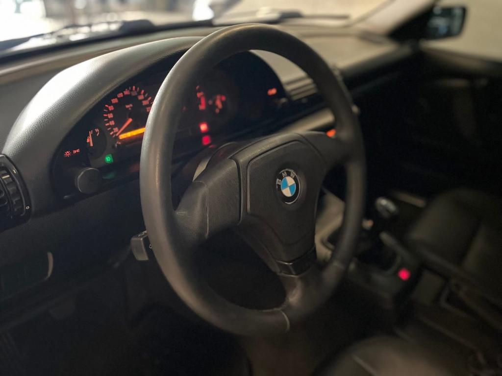 BMW 318I - Foto