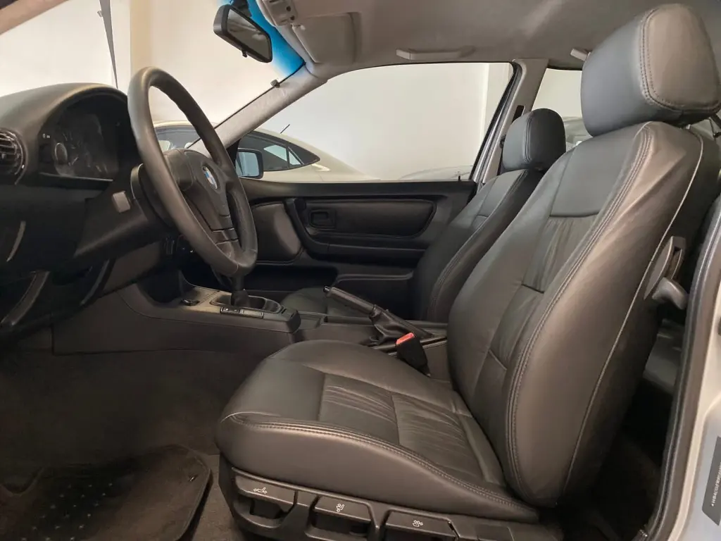 BMW 318I - Foto