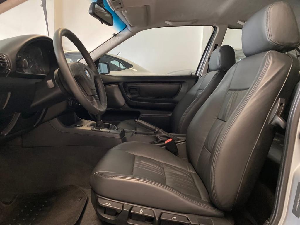 BMW 318I - Foto