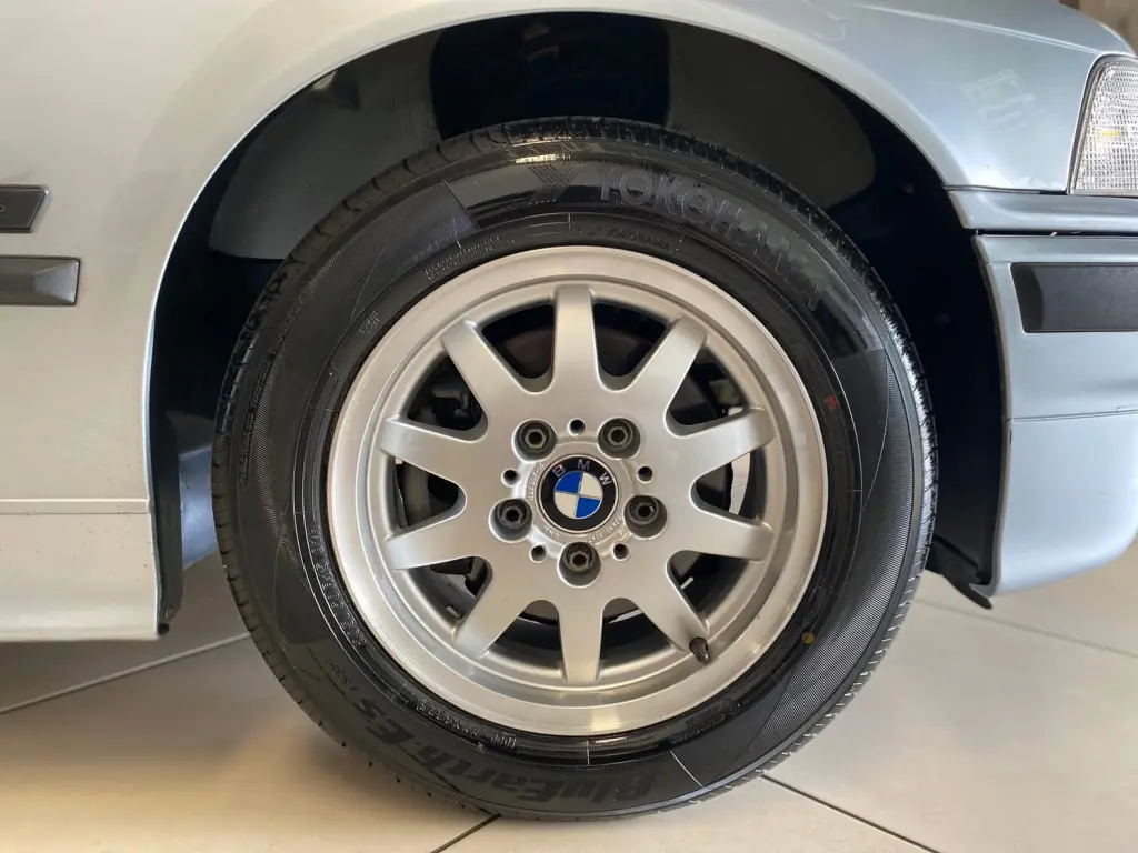 BMW 318I - Foto