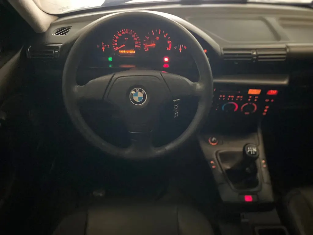 BMW 318I - Foto