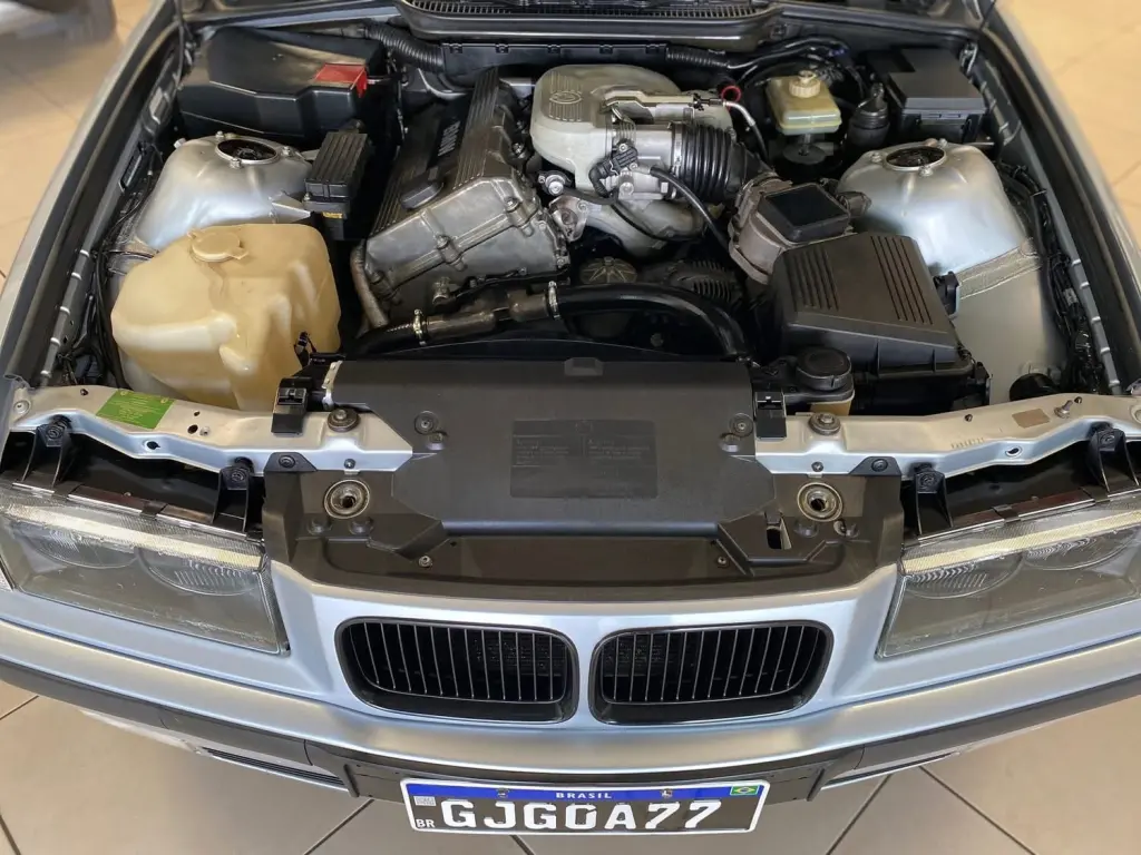 BMW 318I - Foto