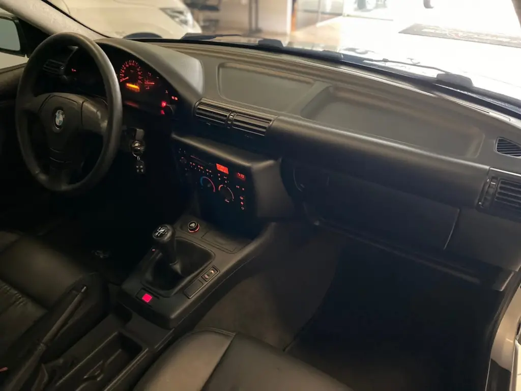 BMW 318I - Foto