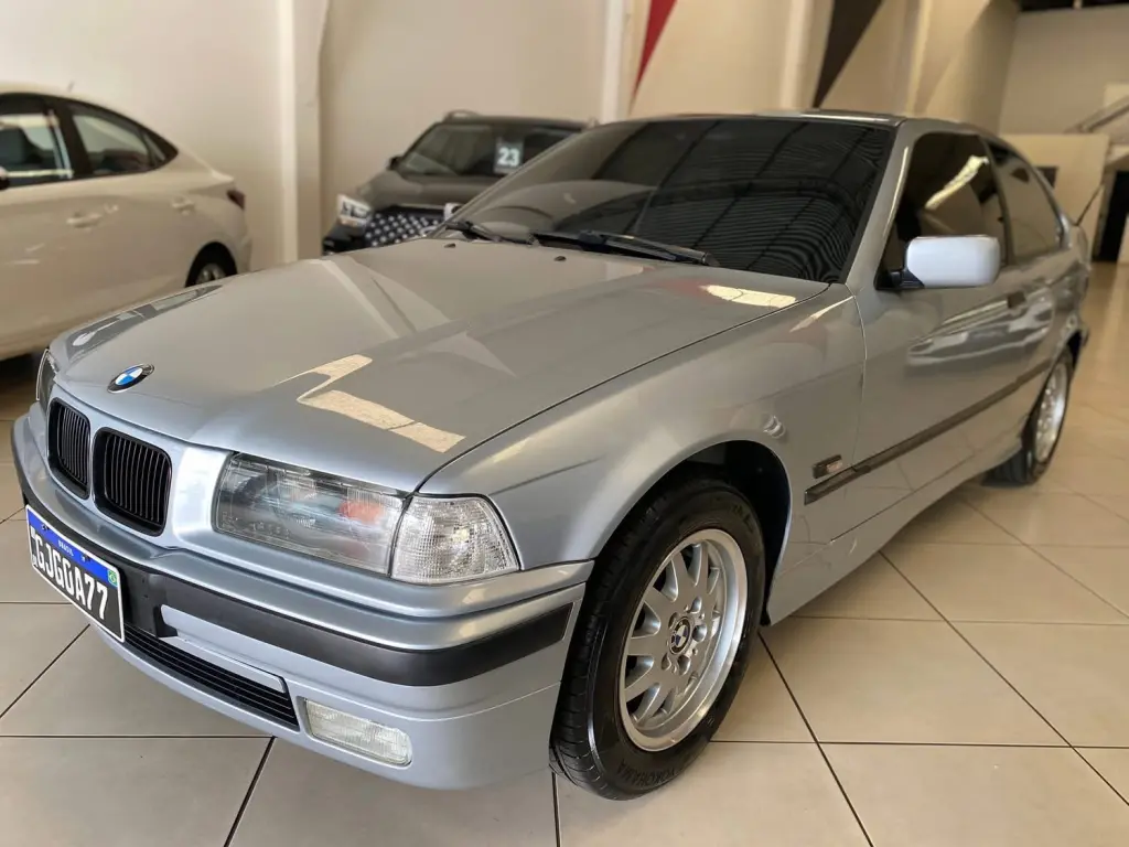 BMW 318I - Foto