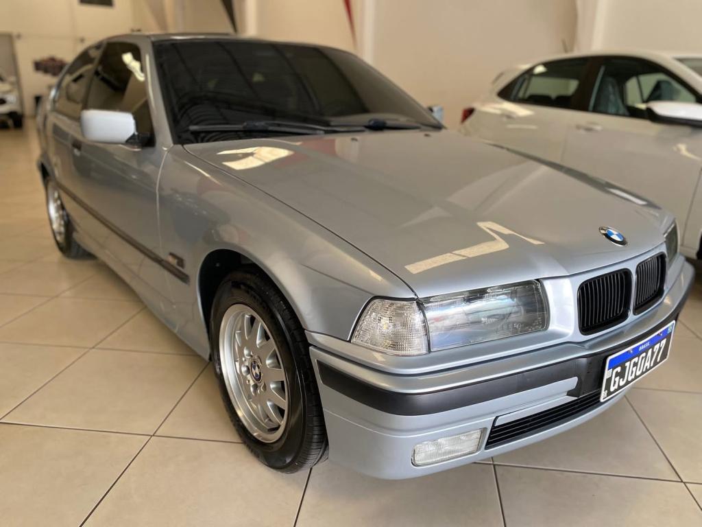 BMW 318I - Foto