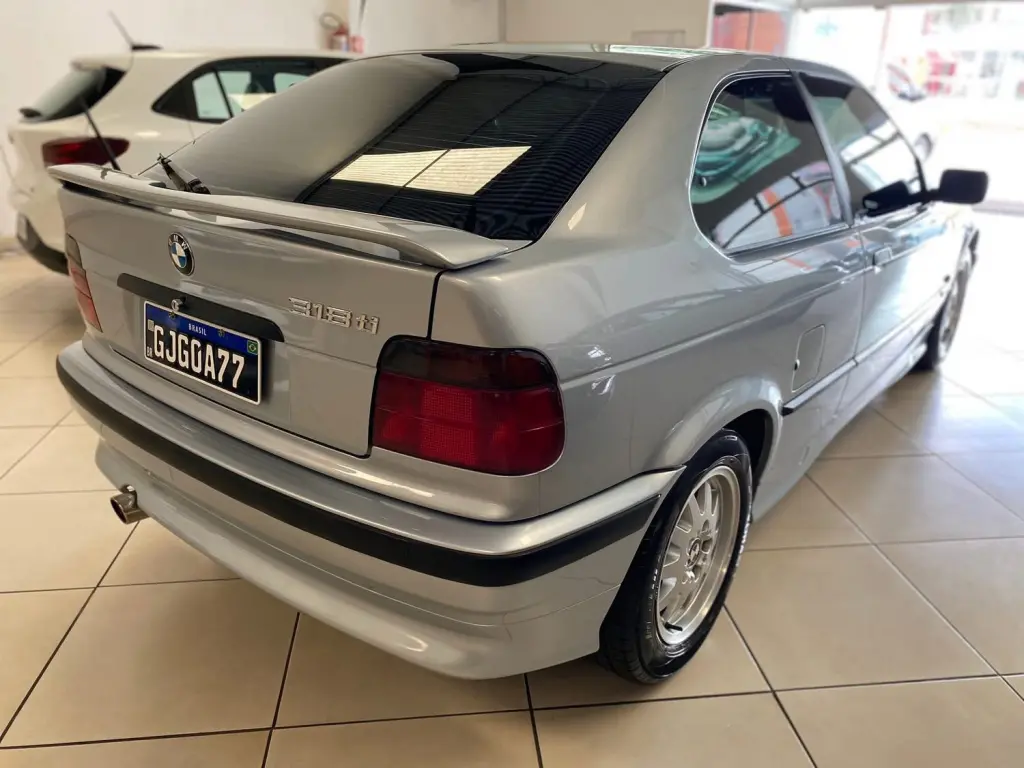 BMW 318I - Foto
