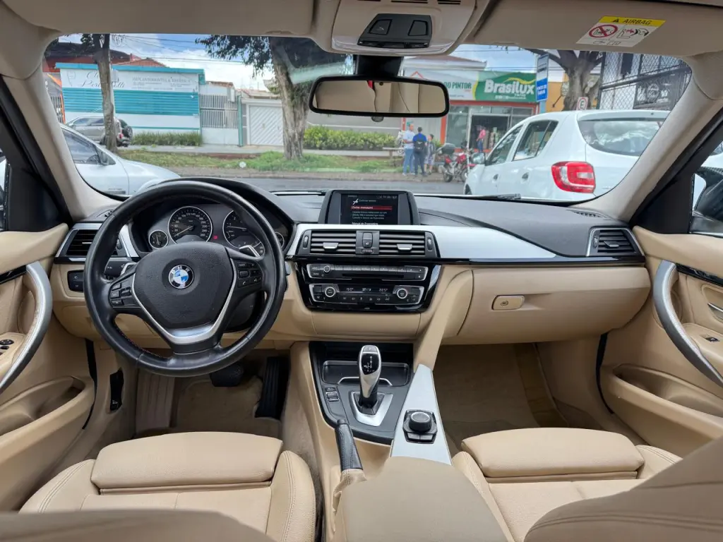 BMW 320I - Foto
