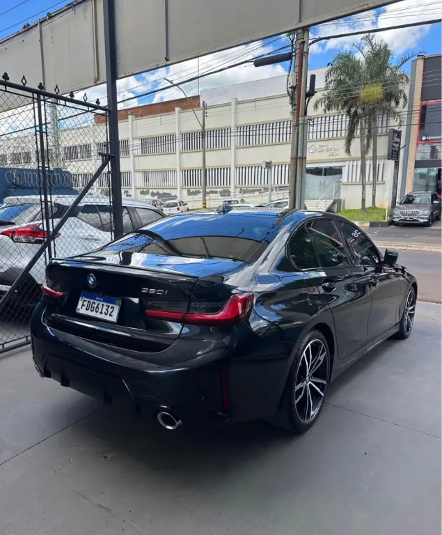 BMW 320I - Foto