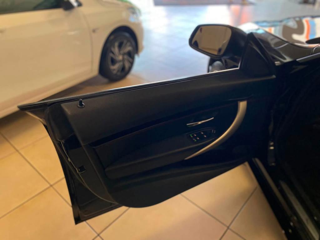BMW 320I - Foto