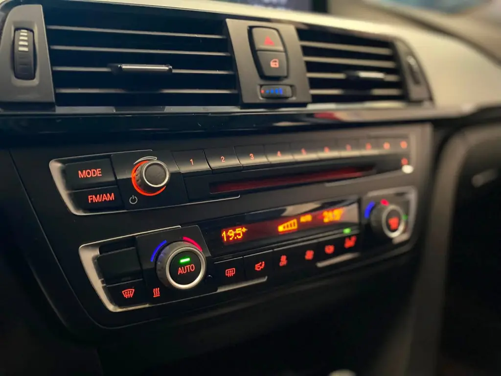 BMW 320I - Foto
