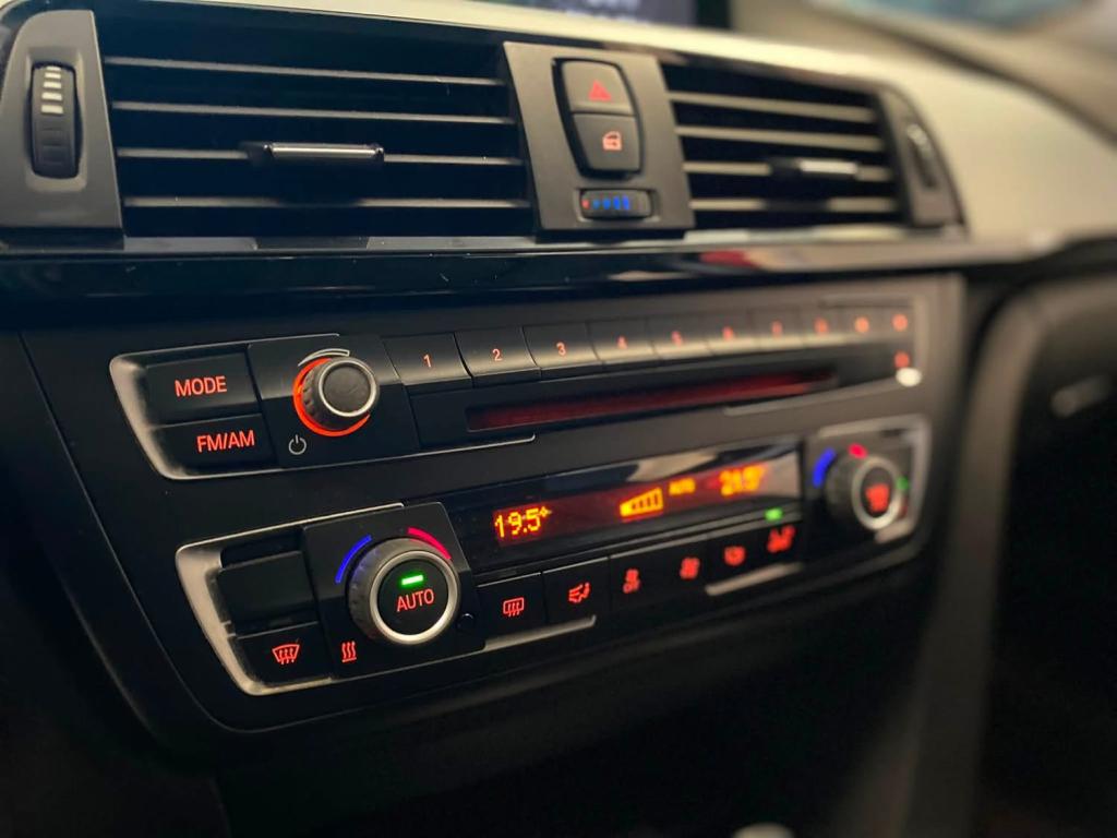 BMW 320I - Foto
