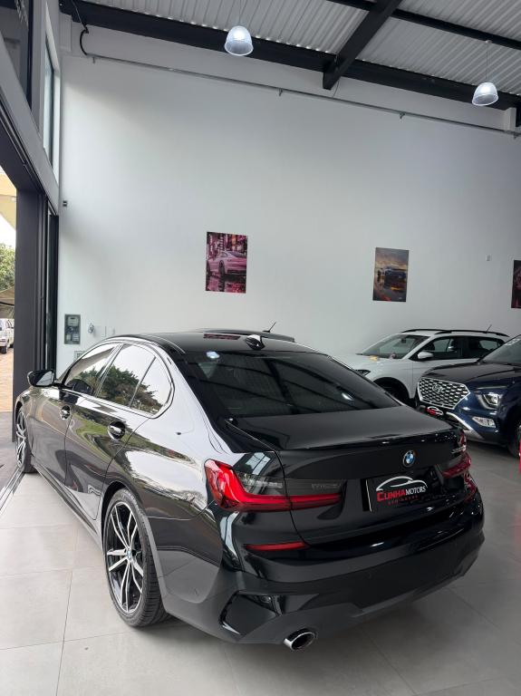BMW 320I - Foto