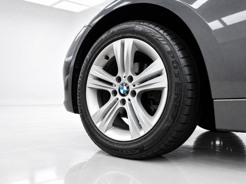 BMW 320I - Foto