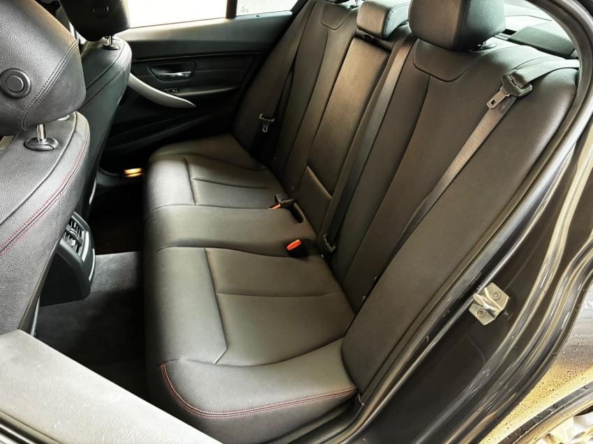 BMW 320I - Foto