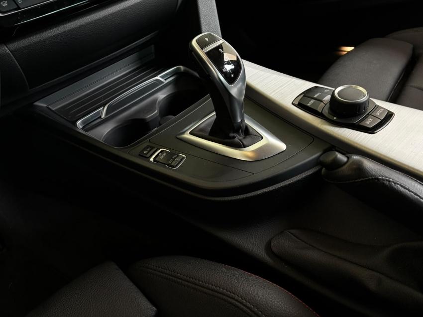 BMW 320I - Foto