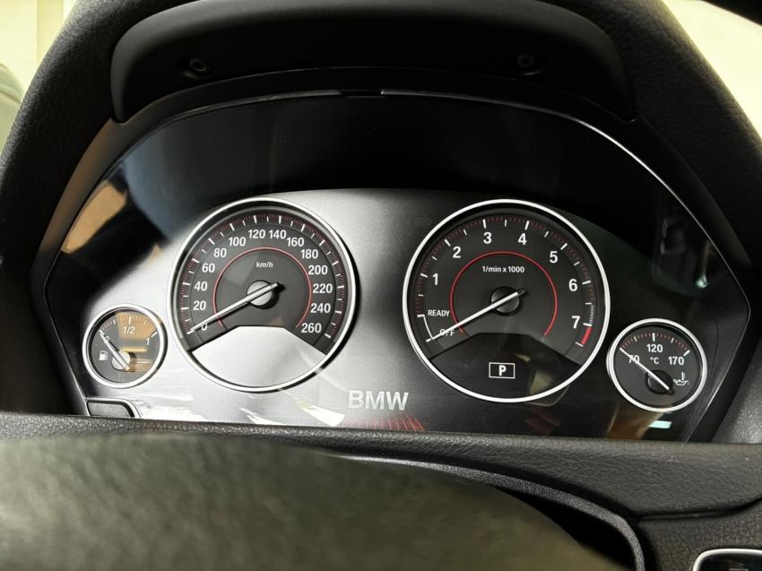 BMW 320I - Foto