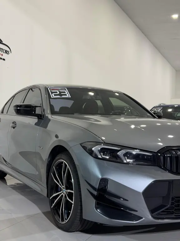BMW 330E - Foto