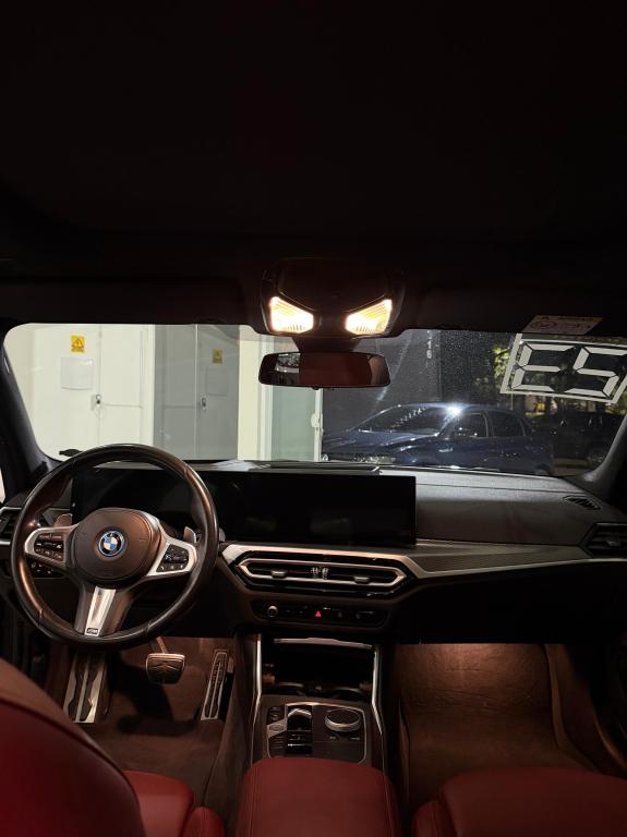BMW 330E - Foto
