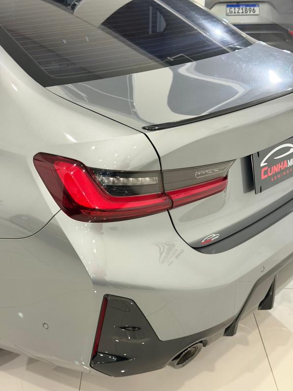BMW 330E - Foto