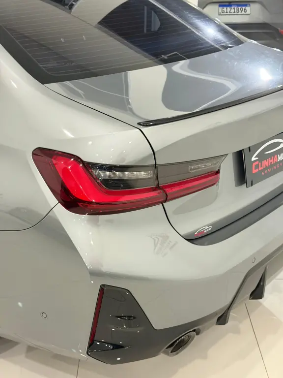 BMW 330E - Foto