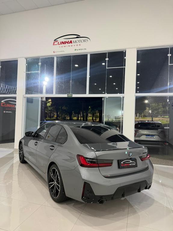 BMW 330E - Foto