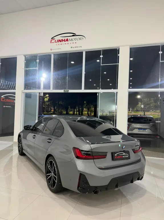 BMW 330E - Foto