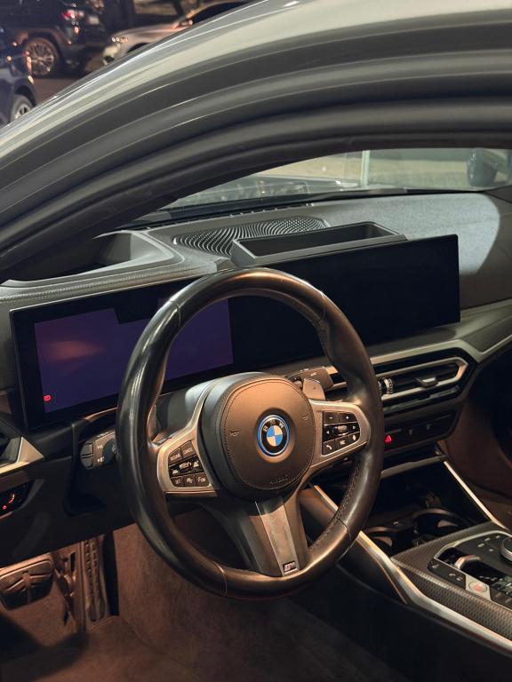 BMW 330E - Foto