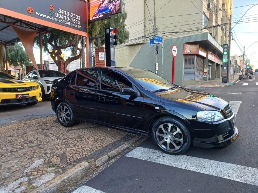 CHEVROLET Astra Hatch - Foto