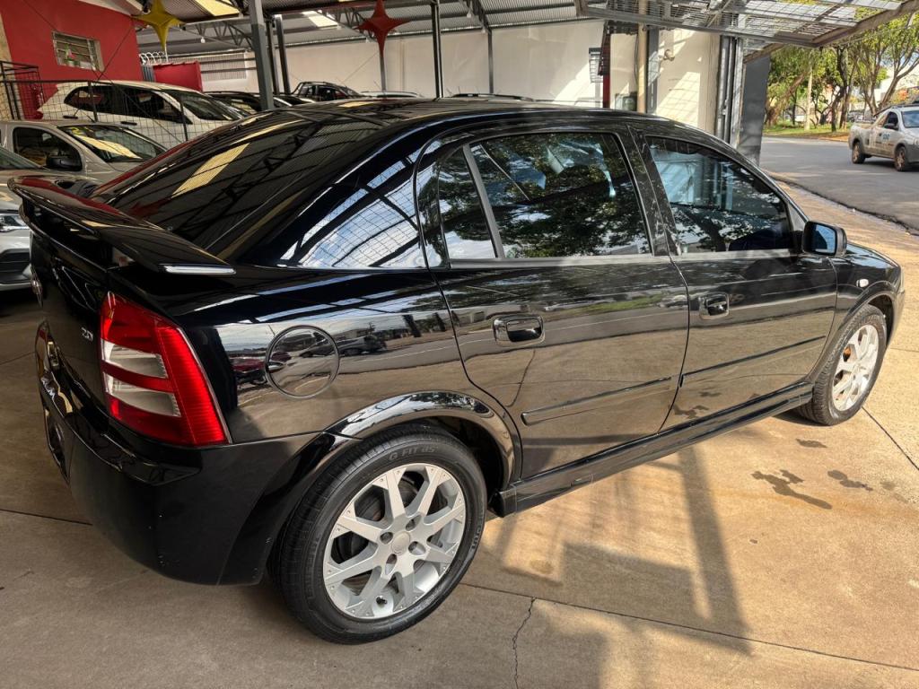 CHEVROLET Astra Hatch - Foto